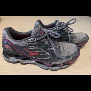 Mizuno Wave Prophecy 6 Women’s size 9 runners